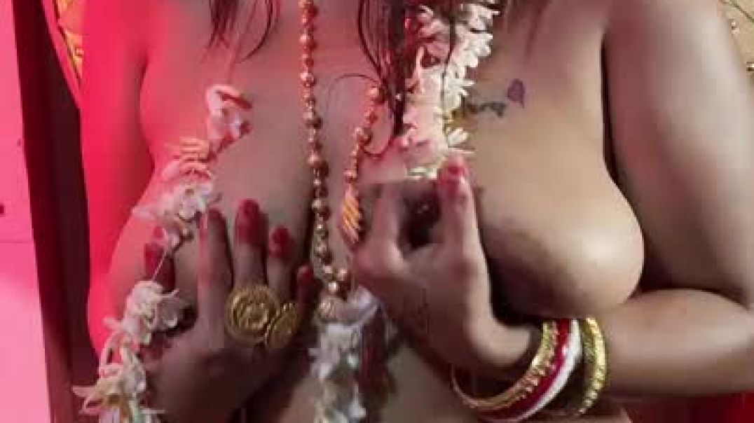 ⁣Watch Bengali Milf Barsha Sen Nude Pressing Boobs