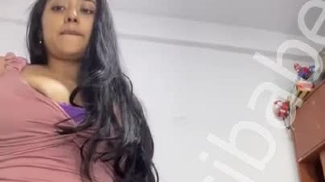 ⁣Chubby Cam Girl Nude Teasing Big Boobs Out of Bra Video Xnx