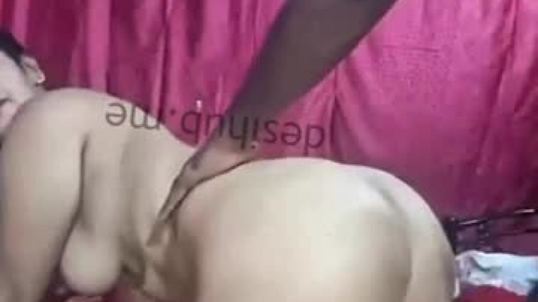 ⁣Desi Couple Live Sex Leaked Video Blowjob Fucking in Saree Xnx