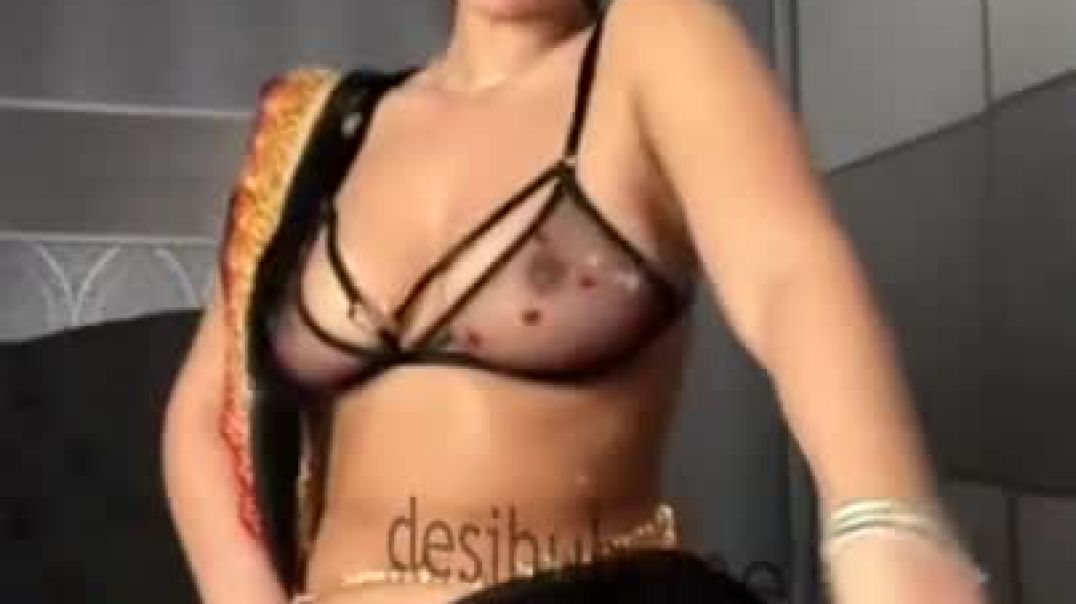 Hot Bhabhi Teasing in Saree, Nipples Show in Transparent Bra Leaked Xnxx Video